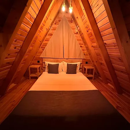 Black Wooden Bungalov * סקרייה