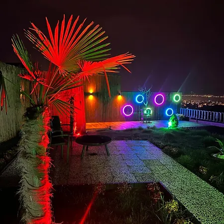 בקתה Black Wooden Bungalov *